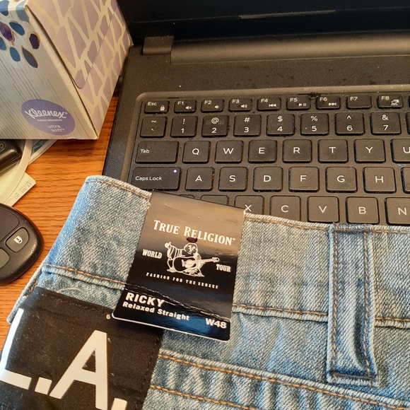 Man's clothing - Picture 4 of 8